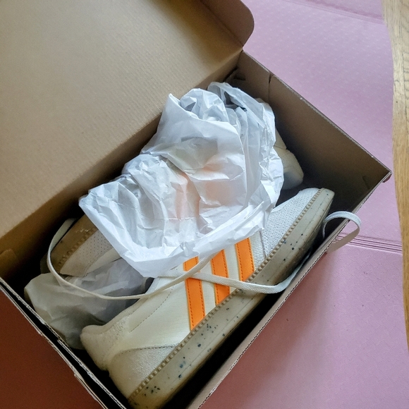 Adidas Breaknet Sleek Sneakers Women’s size 8.5 White Orange NEW in Box - Picture 3 of 8